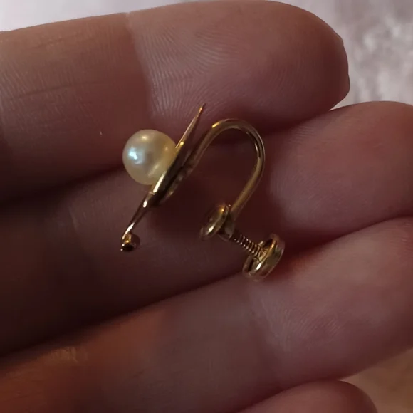 Vintage 1/20 12k Gold Signed Pearl Leaf Earrings - Picture 2 of 6